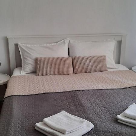 Lyra Apartment Sfântu-Gheorghe Екстериор снимка