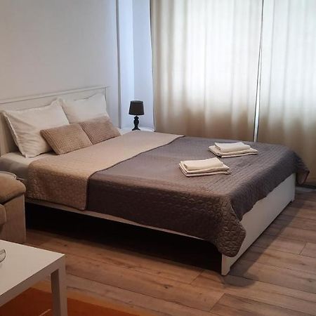 Lyra Apartment Sfântu-Gheorghe Екстериор снимка