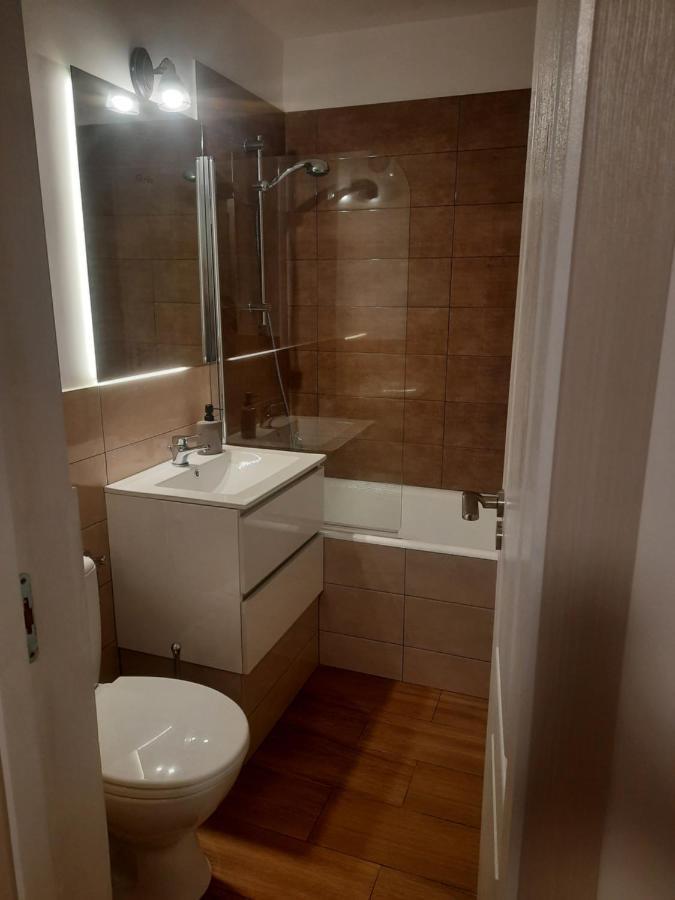 Lyra Apartment Sfântu-Gheorghe Екстериор снимка