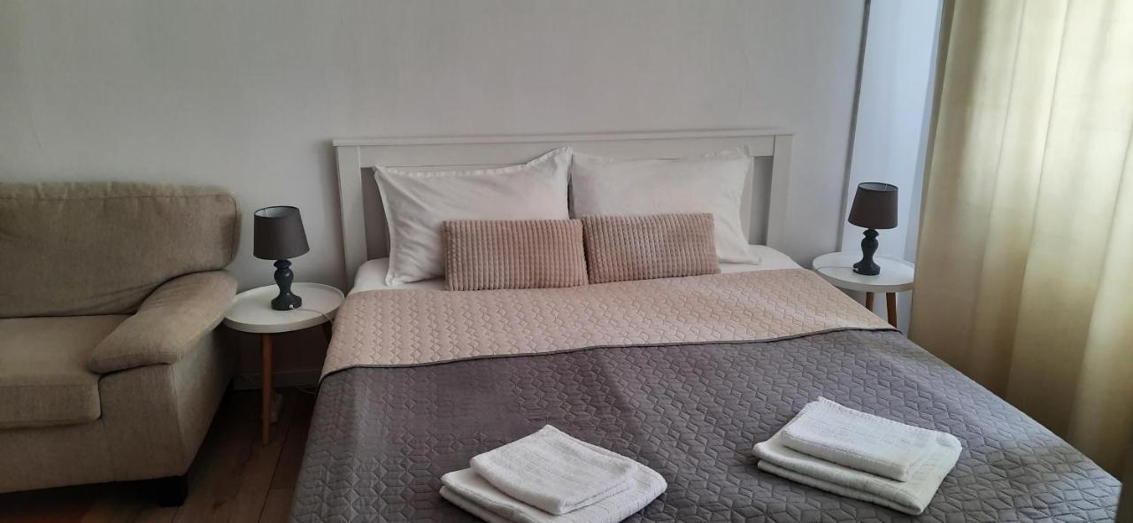 Lyra Apartment Sfântu-Gheorghe Екстериор снимка