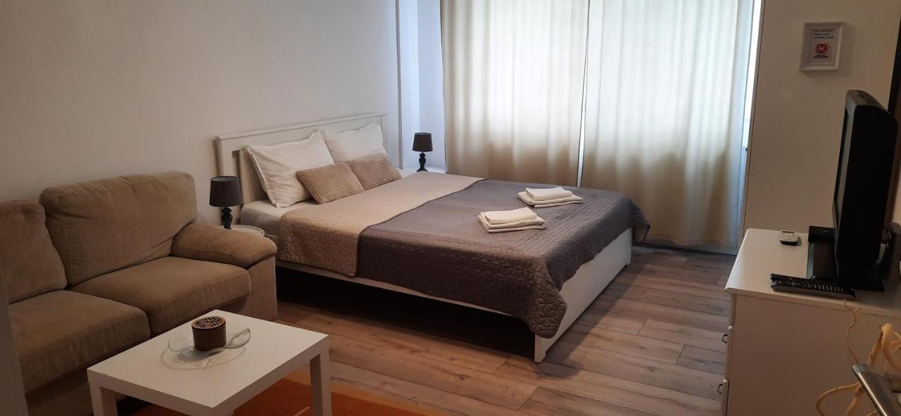 Lyra Apartment Sfântu-Gheorghe Екстериор снимка