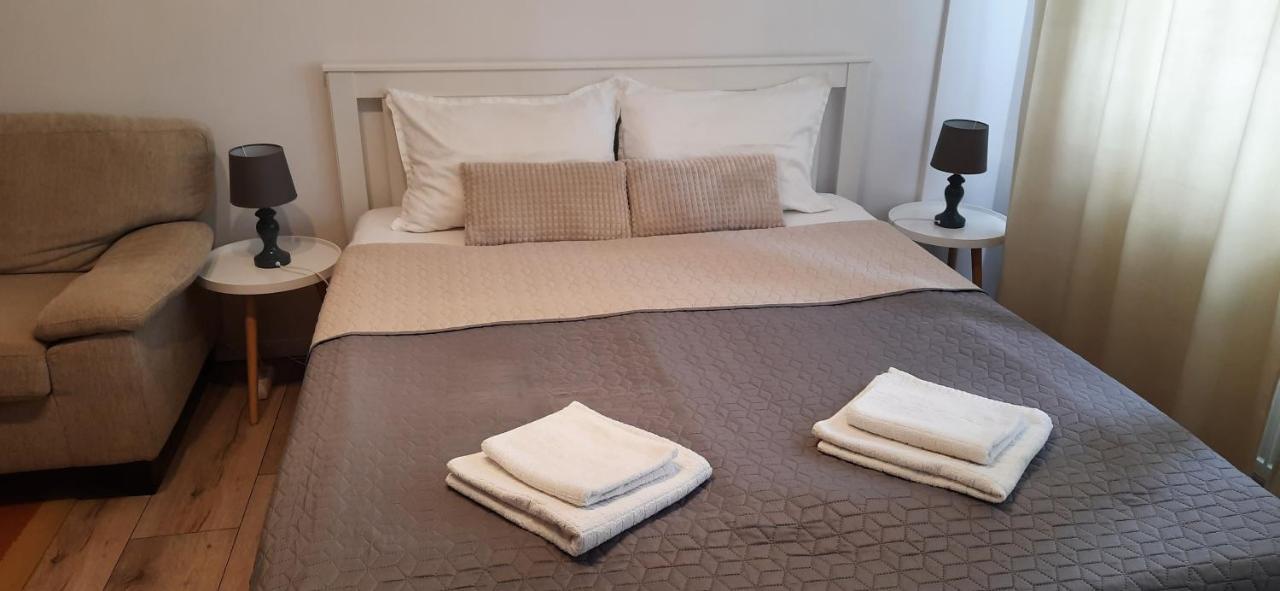 Lyra Apartment Sfântu-Gheorghe Екстериор снимка